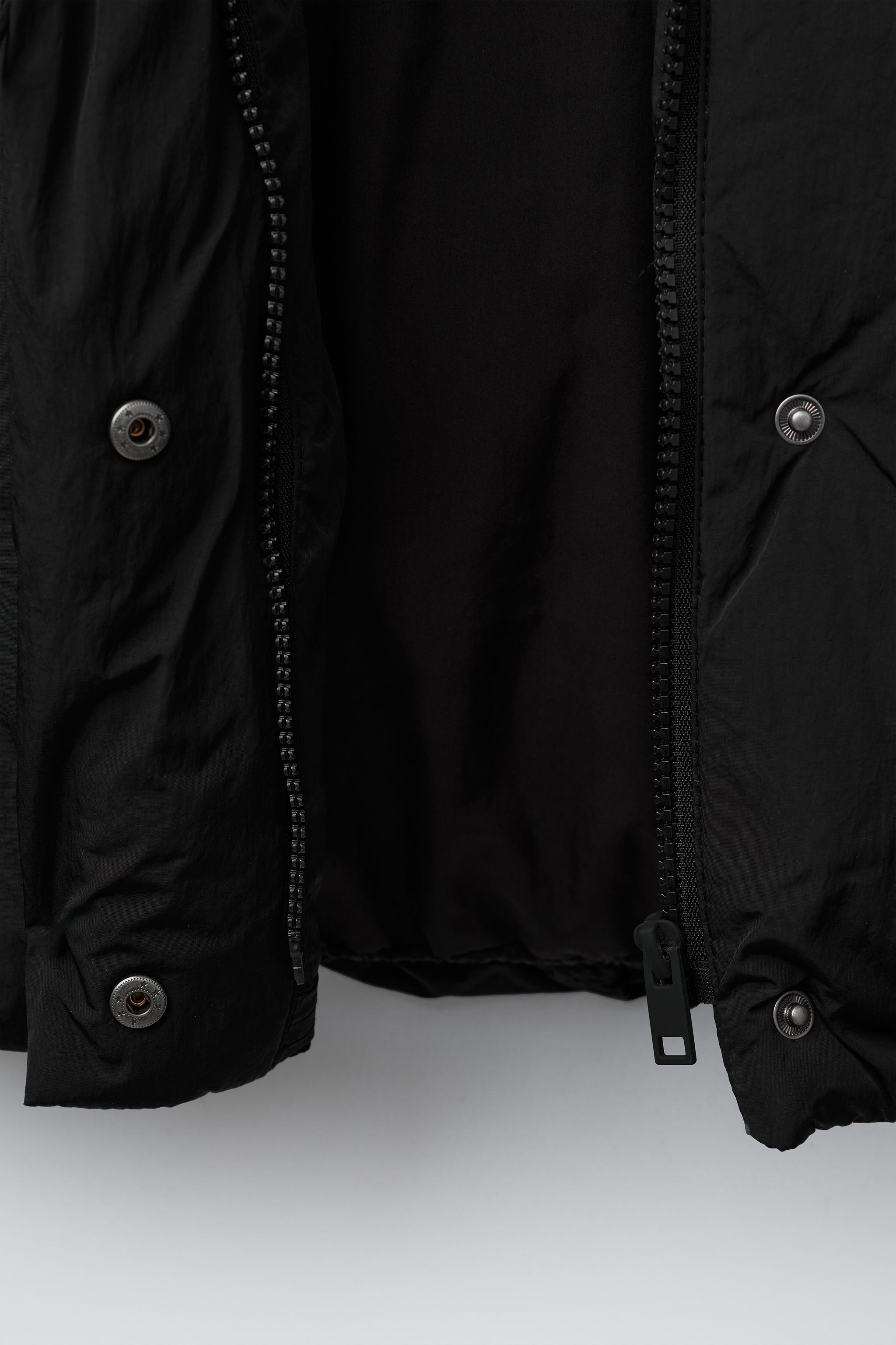 MANTEAU À BOUTONNAGE CROISÉ AVEC CAPUCHE ET LACETS